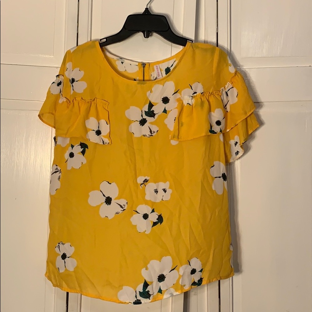 XHILARATION | Yellow floral blouse